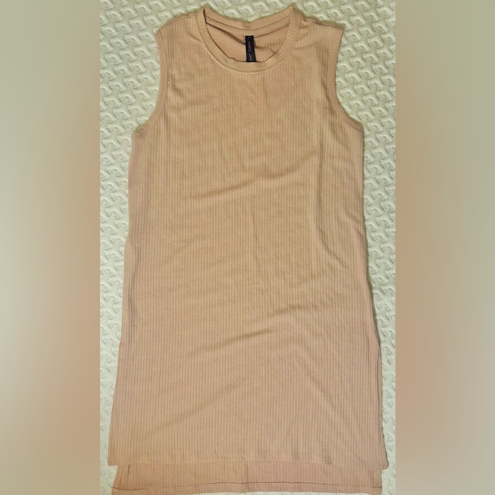 Betsy Johnson “Tea Rose” Ribbed Open Sided Performance Tunic